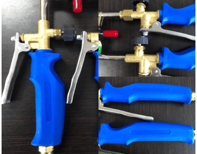 The recalled torches do not have markings on the handles or brass knobs.